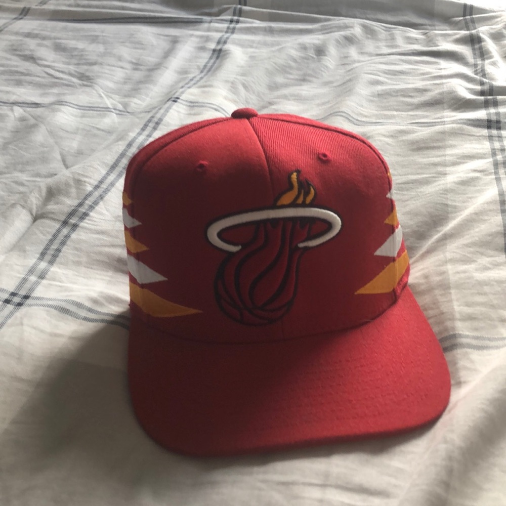 Mitchell & Ness Miami Heat SnapBack - Picture 1 of 3